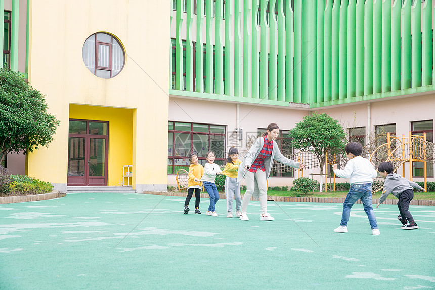 幼儿园儿童课间玩耍图片