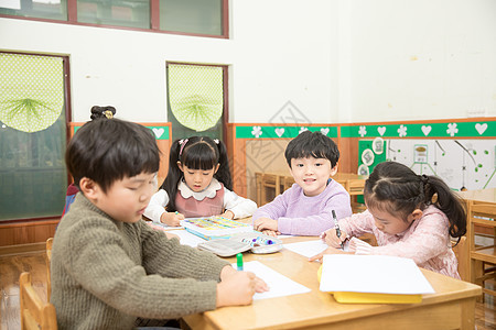 幼儿园儿童画画背景图片