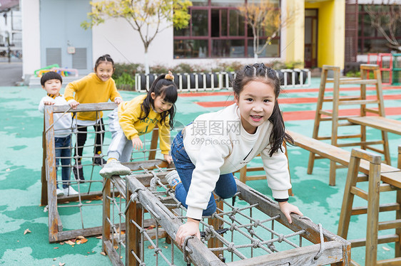 幼儿园户外儿童素质拓展图片