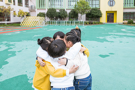 幼儿园儿童拥抱图片