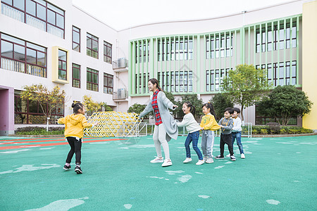 学习幼儿园老师和孩子玩游戏背景