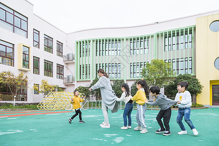 幼儿园老师和孩子玩游戏图片