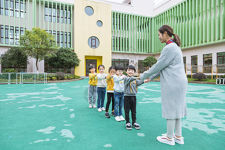 幼儿园老师带孩子排队背景