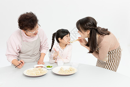 母女剪影一家人吃饺子背景