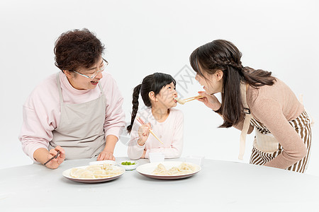 立冬吃饺子一家人吃饺子背景