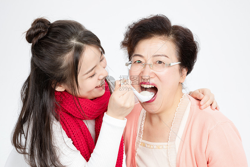 幸福母女吃汤圆图片