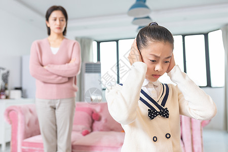 女孩烦恼形象图片