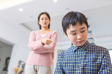 妈妈指责孩子情绪高清图片素材