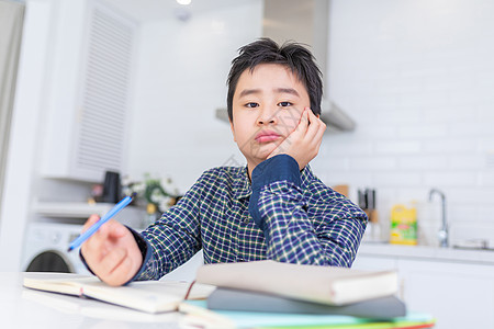 青少年思考疑问思考高清图片