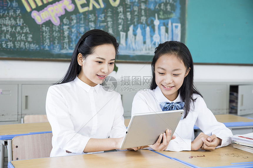 青少年教育平板电脑学习图片