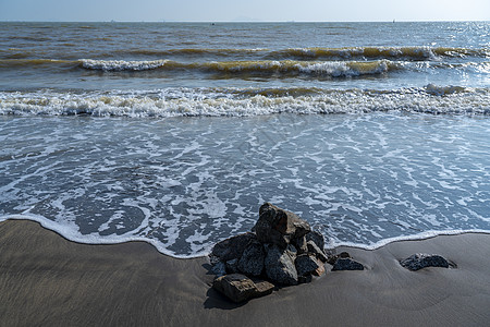 阳光下的沙滩澳门黑沙海滩背景