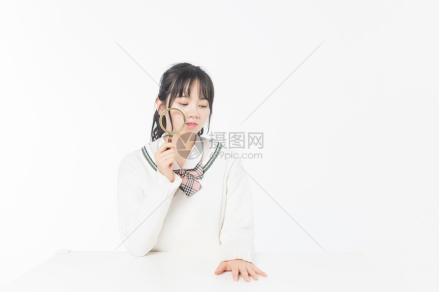 青春期少女痘痘烦恼图片