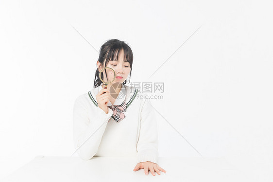 青春期少女痘痘烦恼图片