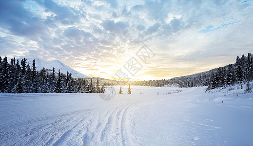 道路积雪雪景设计图片