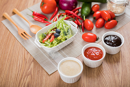 可口的蔬菜水果沙拉背景图片