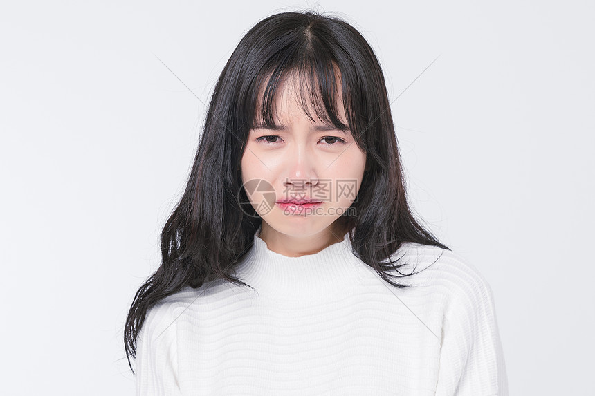 伤心哭泣的青春期少女