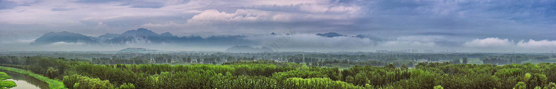 暴风雨下的北京郊区温榆河风光全景接片图片