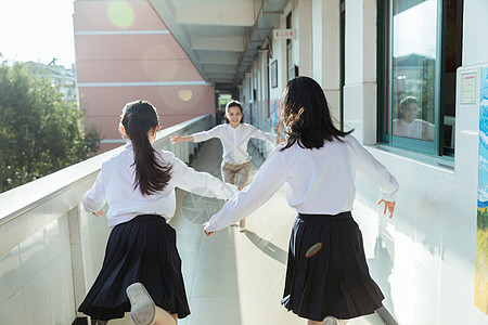 开学季海报设计学生奔向老师怀抱背景