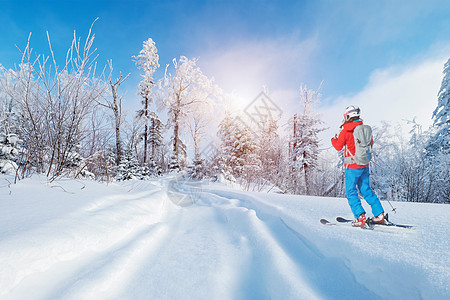 高山漂流冬天滑雪设计图片