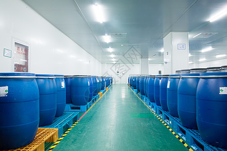 化工厂化学原料桶高清图片