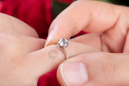 钻石戒指结婚戴戒指背景