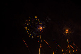 新年绚丽绽放的烟花图片