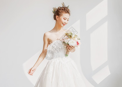 新娘造型婚纱美女拿着捧花背景