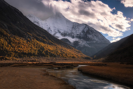 四川川西藏区亚丁神山图片