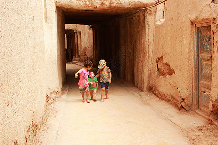 可爱儿童新疆喀什古城孩子背景