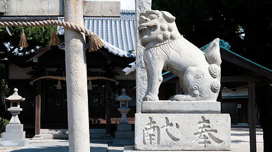 复活岛石像日本高松直岛神社石像背景