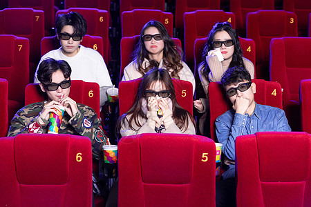 电影院看伤心电影的人