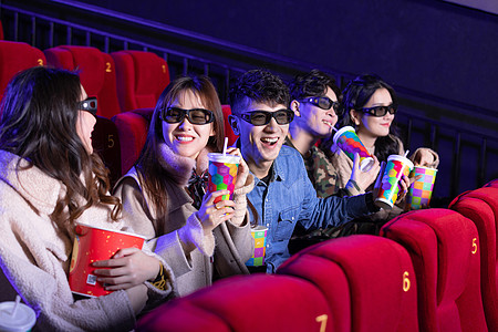 青年聚会开心看电影