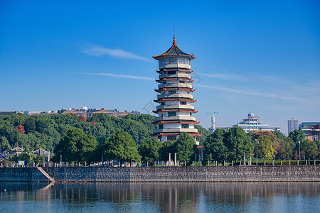 城市湖景湖南长沙烈士公园年嘉湖边的佛塔背景