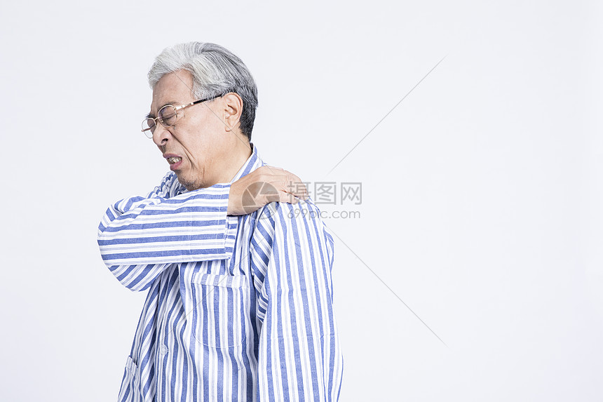 老年病人肩膀疼痛图片