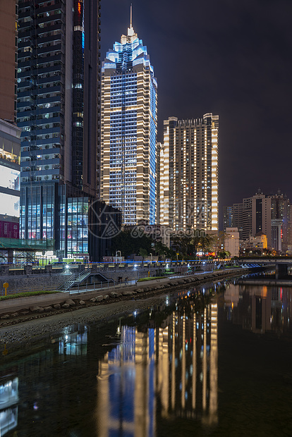深圳夜景的世界金融中心高楼图片
