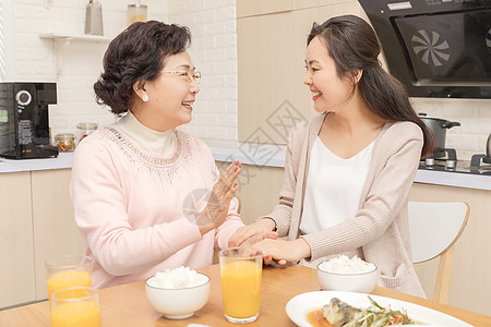 喜庆的母女背景