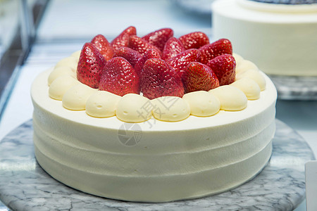 草莓奶油蛋糕背景图片
