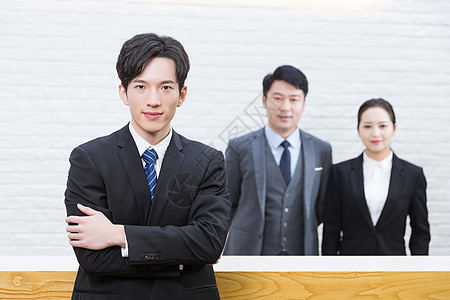 水中航行的船舶