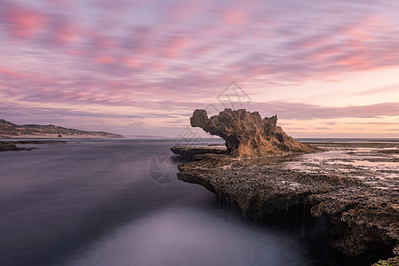 竖版海景澳洲墨尔本龙头石背景