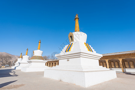 藏式古建筑青海吾屯下寺白塔背景