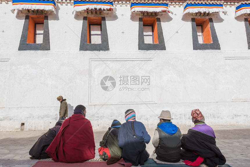 青海隆务寺信众图片