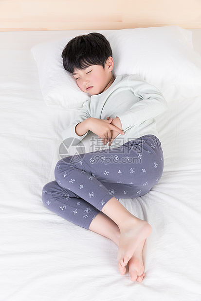 生病不舒服的小朋友