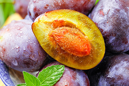 西梅果水果果果肉高清图片