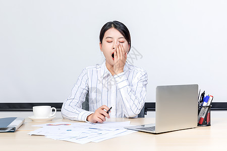 职场女职场疲劳打哈欠背景