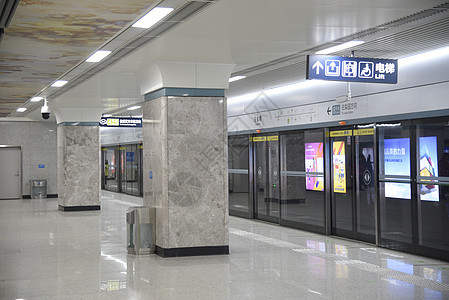 地铁站台图片