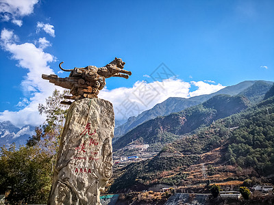 云南香格里拉虎跳峡风光背景图片