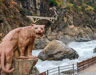 云南香格里拉虎跳峡风光背景图片