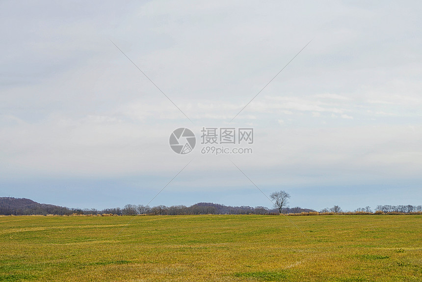 日本北海道山地田野风光图片