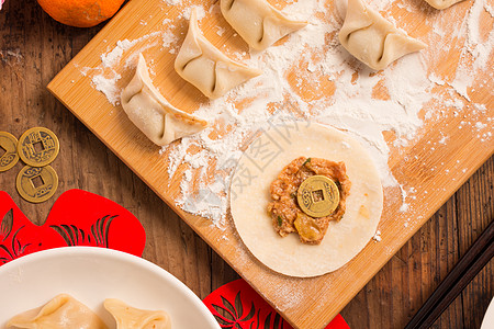 准备年夜饭包饺子高清图片