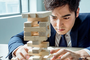 商务男性投资风险图片